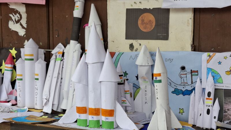 പ്രമാണം:19862 moonday4.jpg