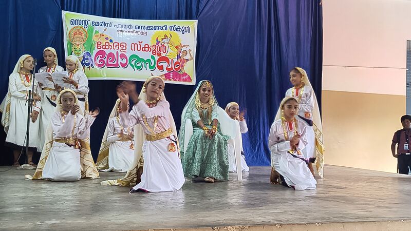 പ്രമാണം:25044 School kalolsavam 4.jpg
