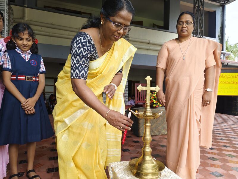 പ്രമാണം:26342 vidhya3.jpg