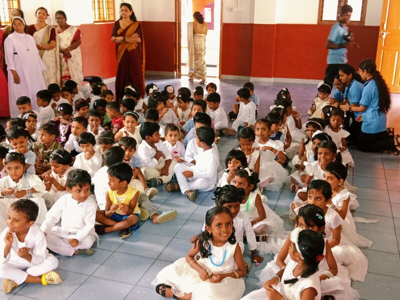 പ്രമാണം:28041 EKM CHILDERENS DAY2.jpg