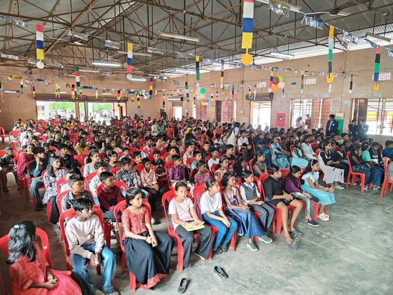 പ്രമാണം:36026 pravesa25photo5.jpg