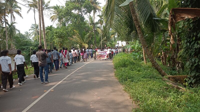 പ്രമാണം:39001 rally2.jpg