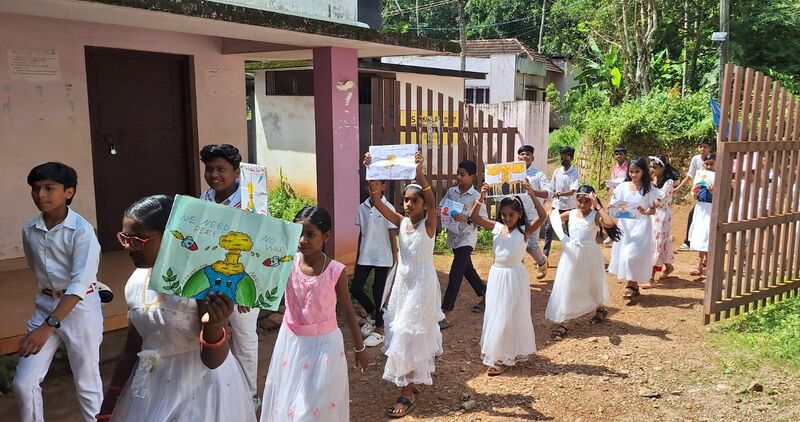 പ്രമാണം:40035Anti-war rally2.jpg