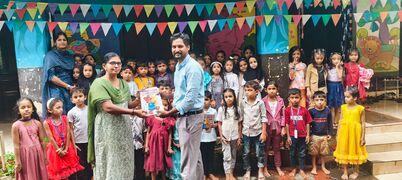 വീടൊരു വായനക്കൂട്